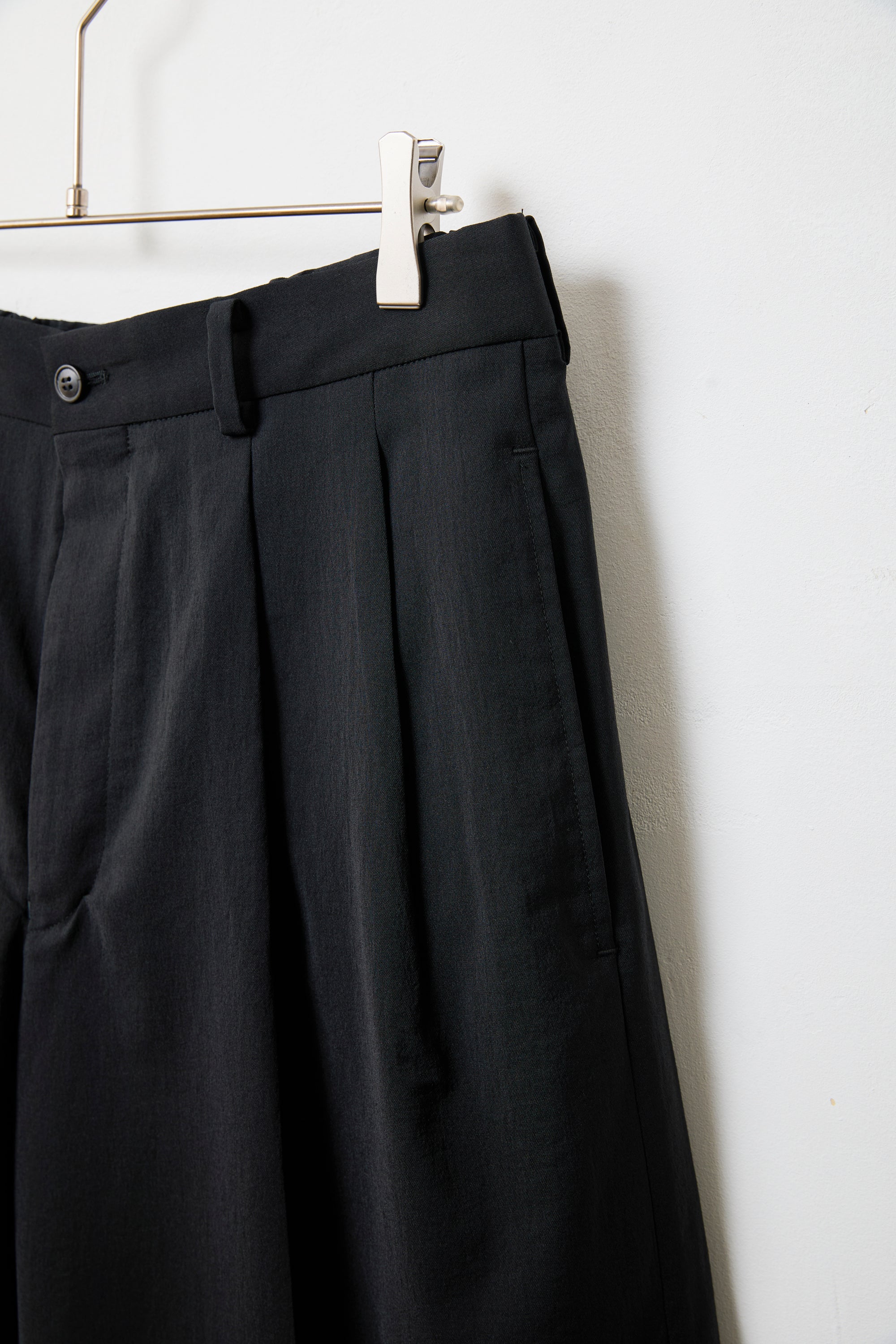 YOKO SAKAMOTO ( ヨーコサカモト ) / DOUBLE PLEATED SHORTS