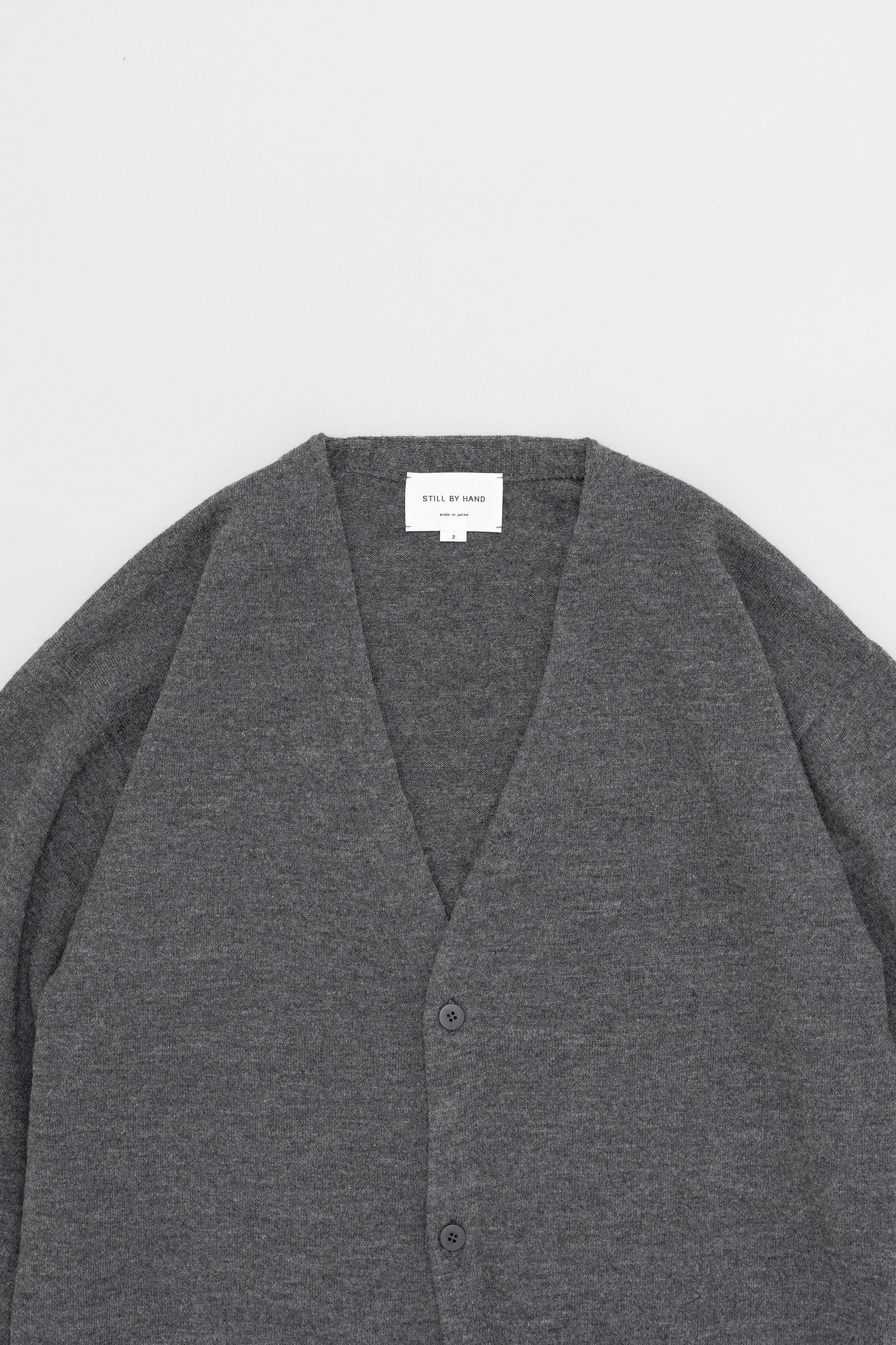 極美品 スティルバイハンド サマーウール ノーカラージャケット チャコール 50 日本のみならず海外でも高評価「STILL BY HAND（スティル バイ ハンド