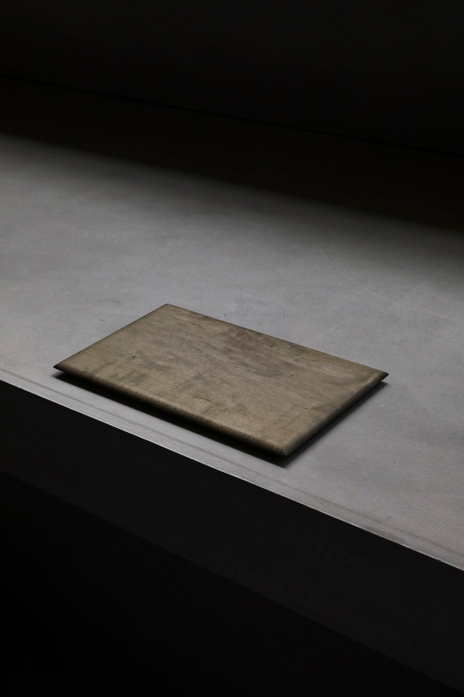 内田悠 / イタヤカエデ 板皿S 鉄媒染 – style department_