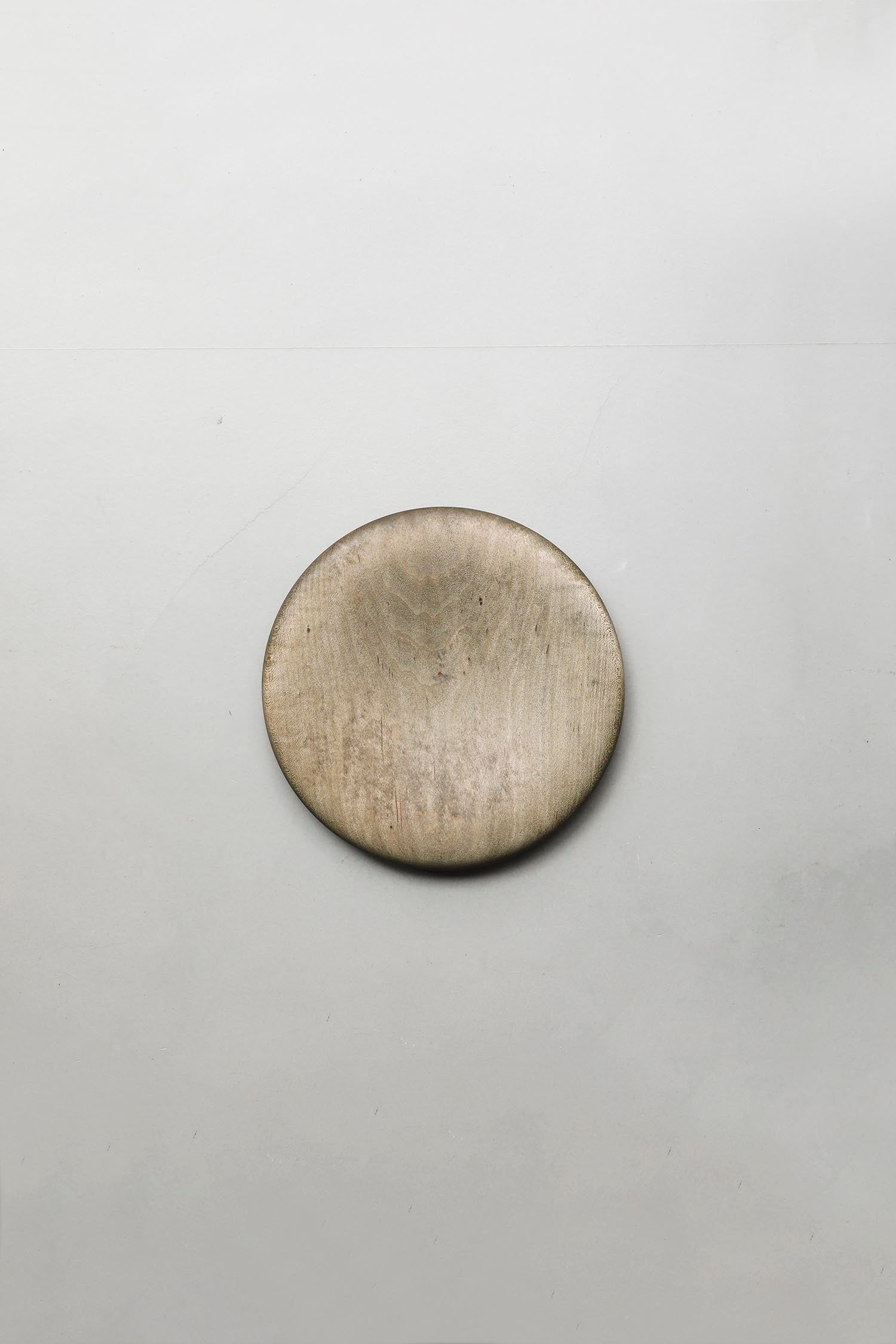 内田悠 / イタヤカエデ 丸皿180 鉄媒染 – style department_