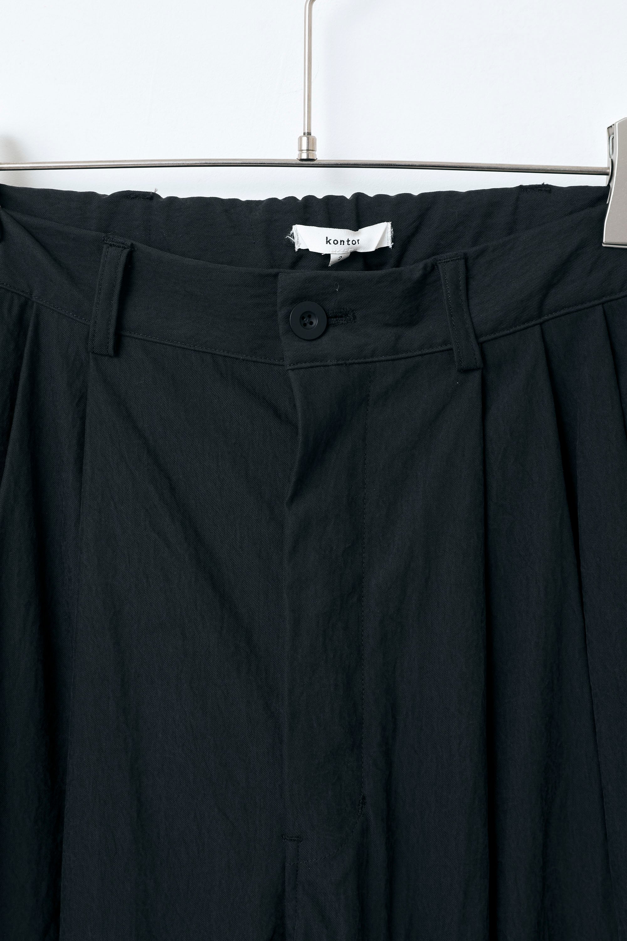 kontor (コントール) / 3 PLEAT NYLON PANTS / パンツ – style