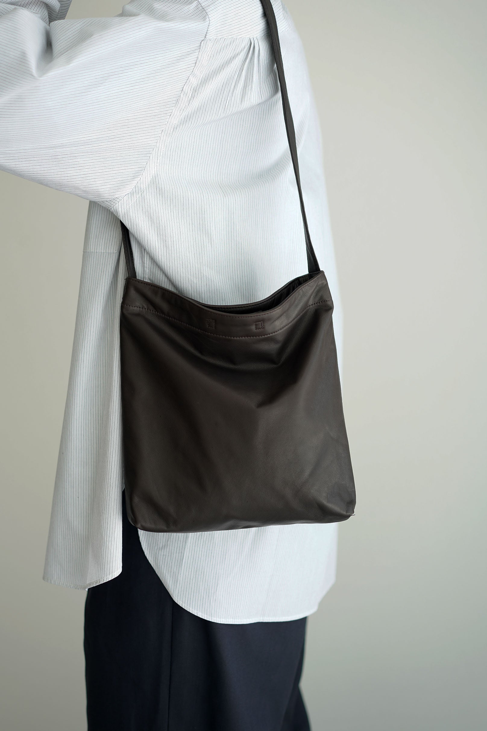 YOKO SAKAMOTO / RESEARCHER BAG - MEDIUM / バッグ / 25AW – style