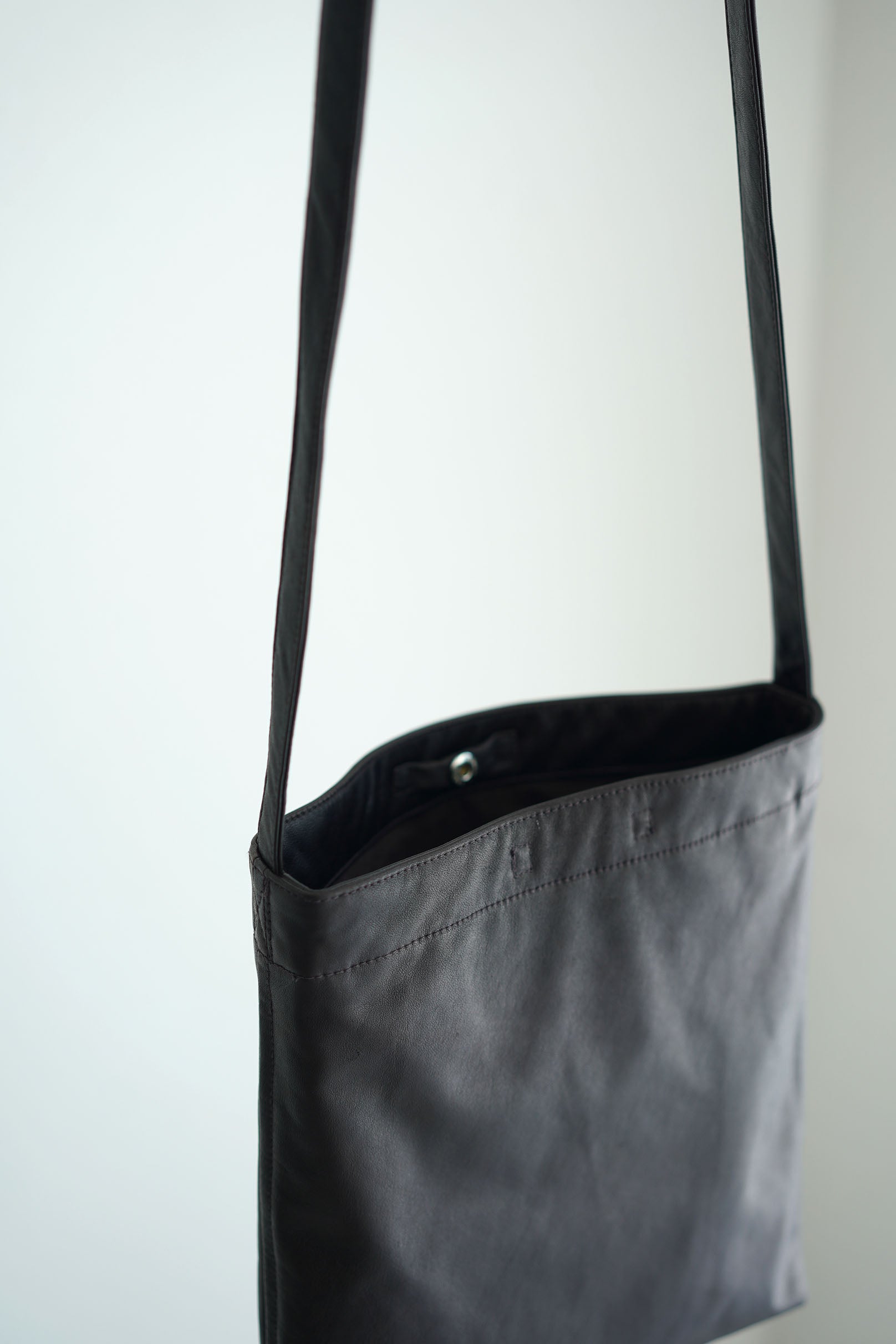 YOKO SAKAMOTO / RESEARCHER BAG - MEDIUM / バッグ / 25AW – style