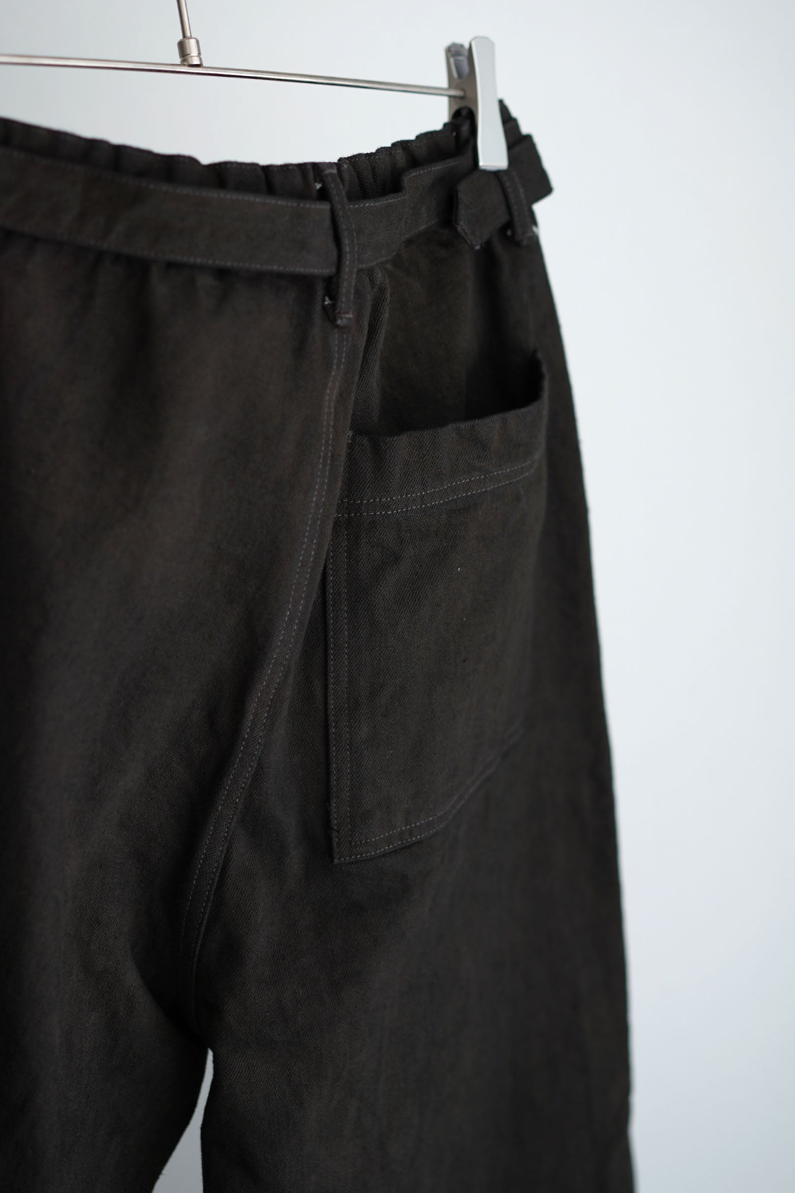 YOKO SAKAMOTO ( ヨーコサカモト ) / BELTED TROUSERS / パンツ / 25AW