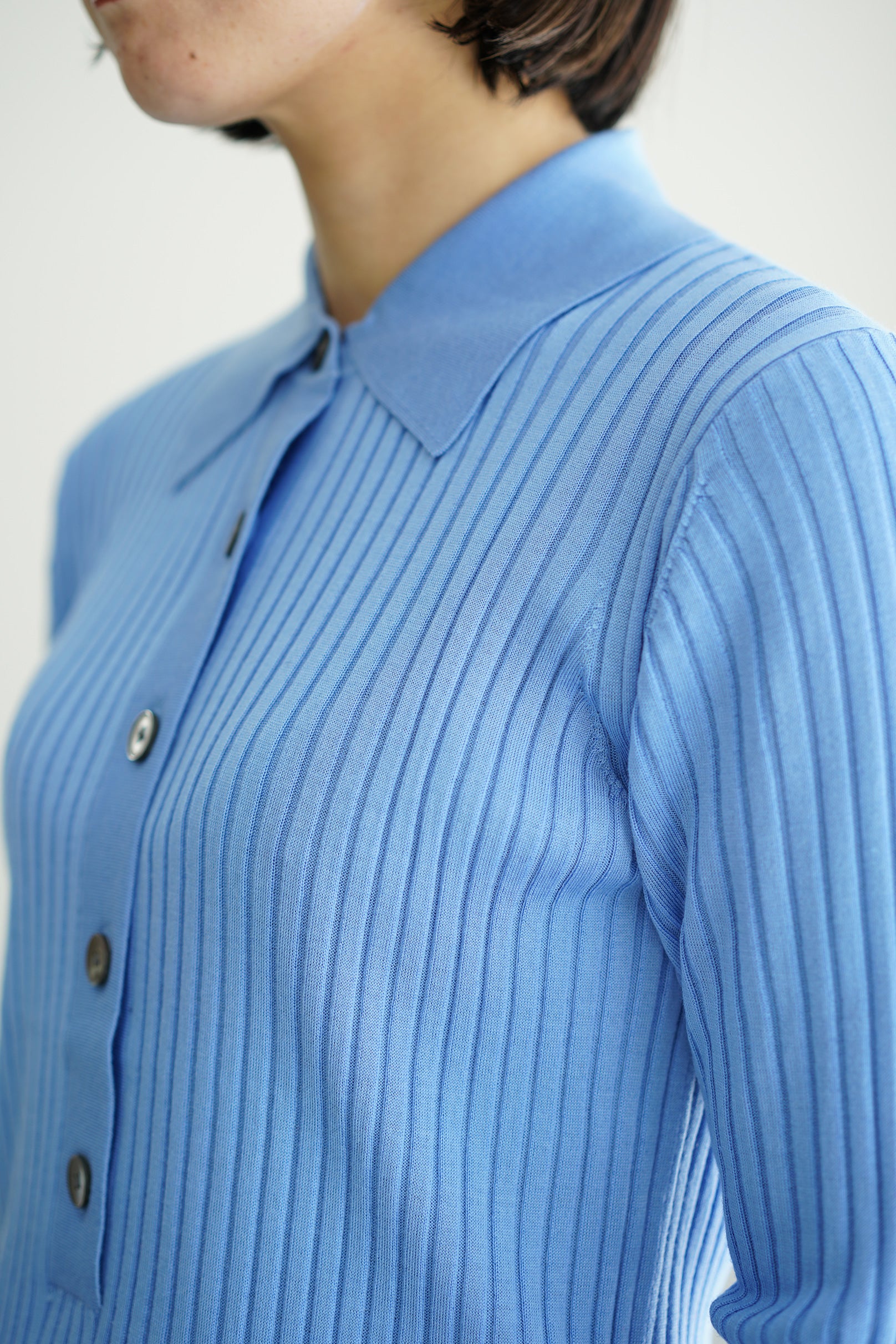 イレーヴ カシミアニットポロ ライトブルー YLEVE(イレーヴ)｜ウール シルク カシミア リブ ニット ポロ/サックス