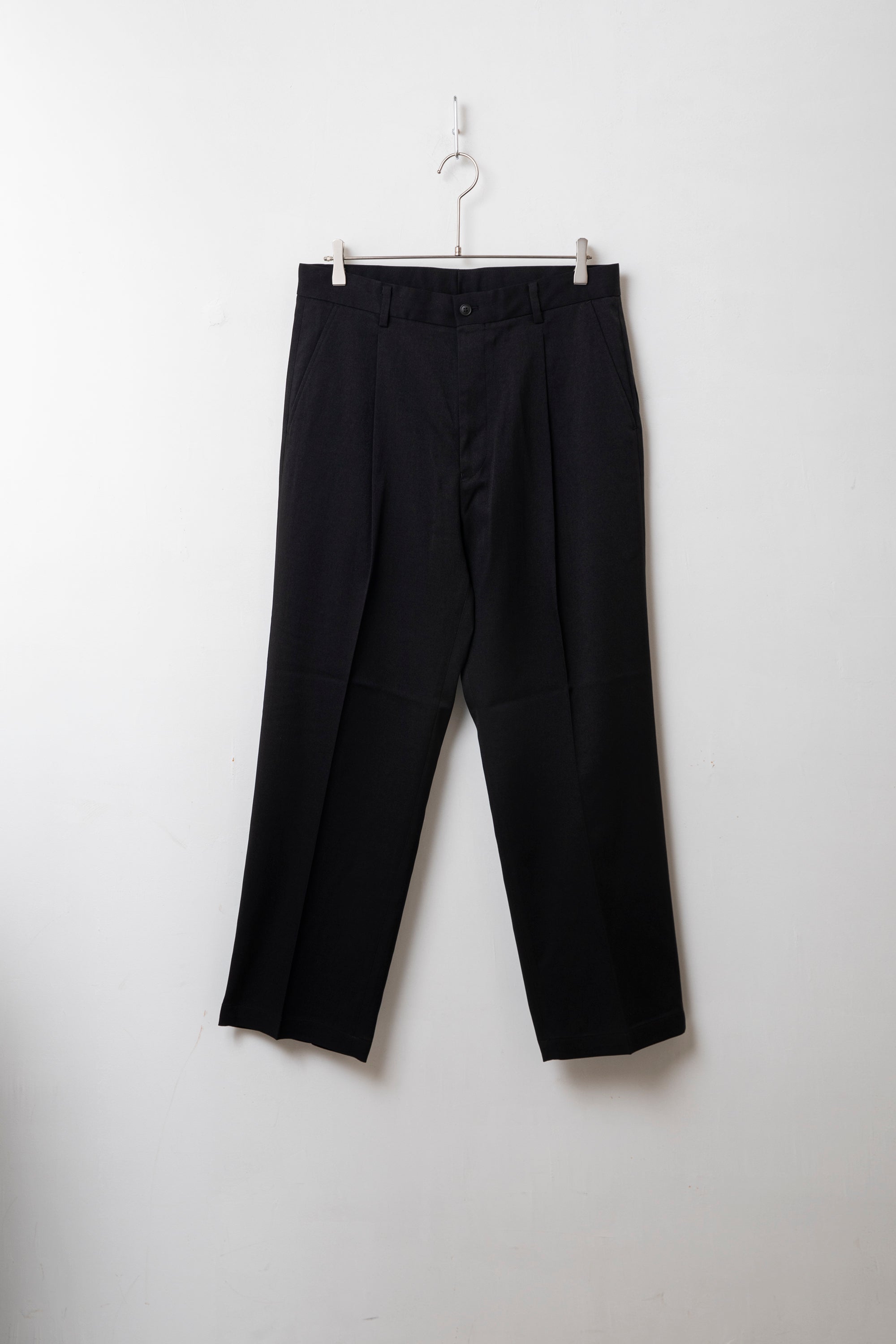 YOKO SAKAMOTO ( ヨーコサカモト ) / ONE PLEATED TROUSERS – style