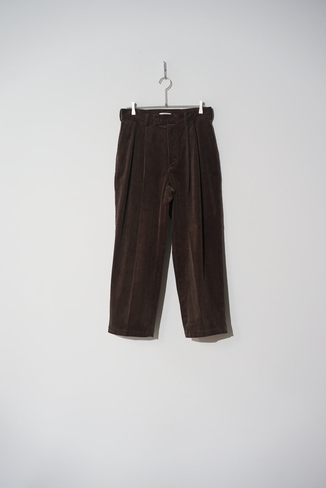 kontor / 2PLEAT CORDUROY SLACKS – style department_