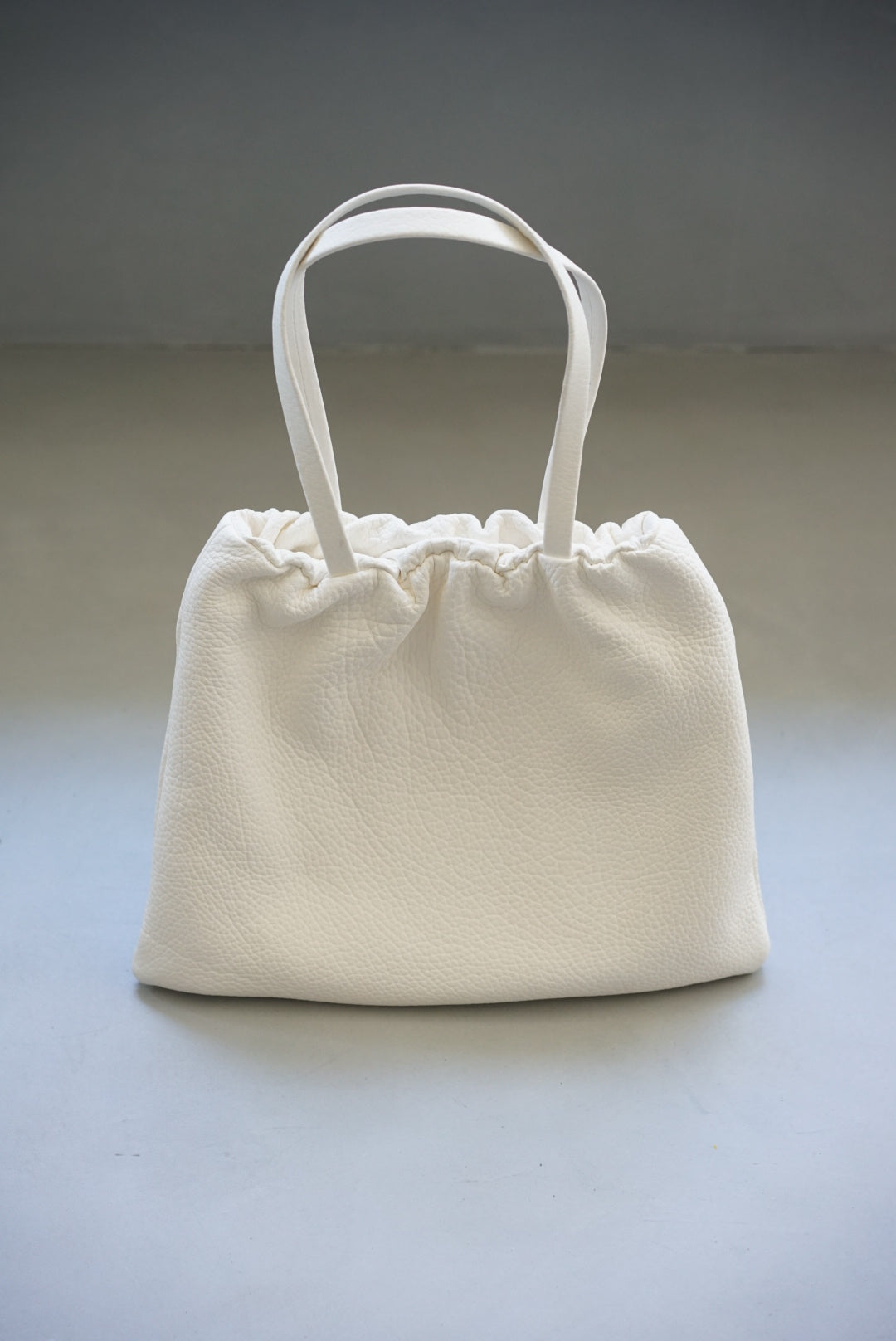 いけ　aeta バッグ Aeta アエタ エラスティック レザー トートバッグM “ELASTIC TOTE M
