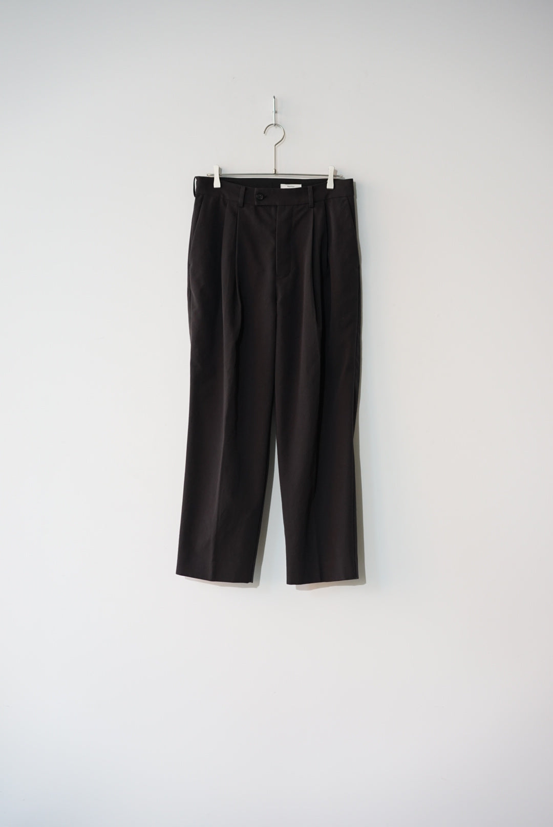 LOOK掲載 2020 KURO TWO TUCK WIDE TROUSERS | tradexautomotive.com